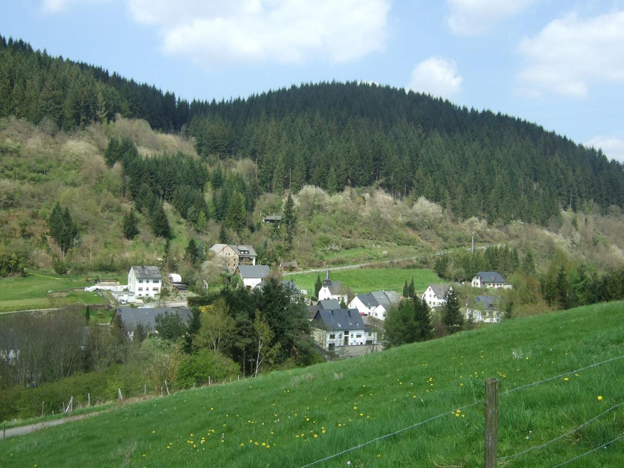 A Modern Apartment In The Hunsr Ck Region S Romantic Drohn Valley Merschbach ภายนอก รูปภาพ